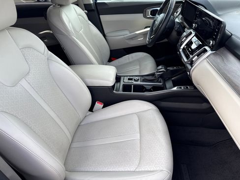 Used 2023 Kia Sorento EX w/ Panoramic Sunroof Package image 13