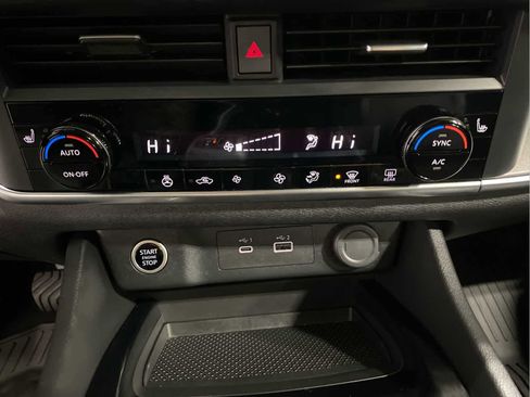 Used 2023 Nissan Rogue SV w/ SV Premium B Package image 19