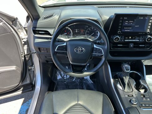 Used 2022 Toyota Highlander XSE AWD/4WD image 12