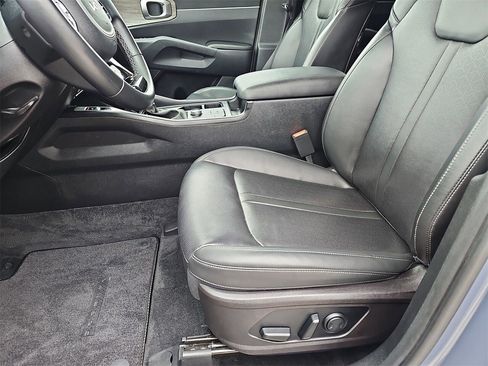 Used 2022 Kia Sorento S w/ Panoramic Sunroof Package image 18