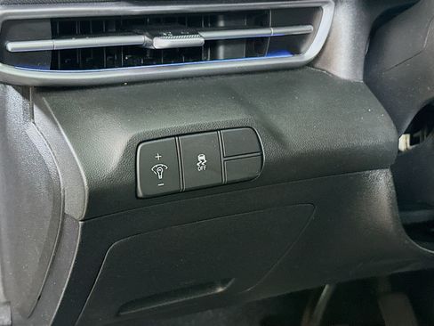 Certified 2024 Hyundai Elantra SEL FWD image 10