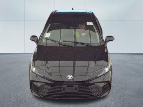 Used 2025 Toyota Camry LE image 2