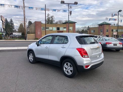 Used 2019 Chevrolet Trax LS image 3