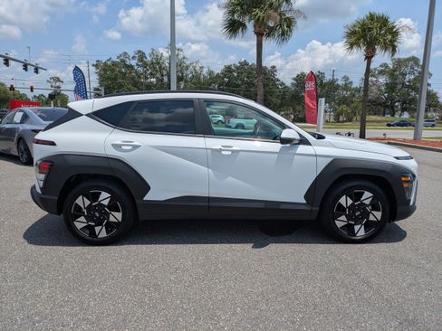 Used 2025 Hyundai Kona SEL FWD image 3