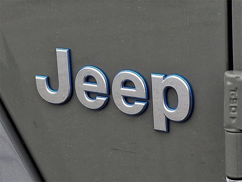 Used 2023 Jeep Wrangler Unlimited Sahara image 32