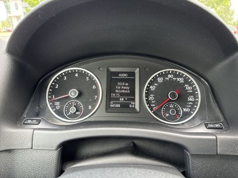 Used 2018 Volkswagen Tiguan Limited image 16