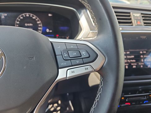 Used 2022 Volkswagen Tiguan SE FWD image 24