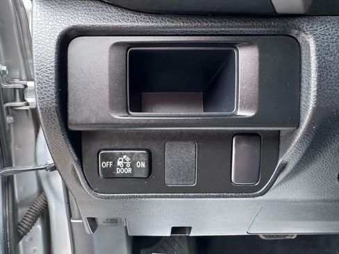 Used 2017 Toyota Tacoma SR5 w/ Tow Package image 12