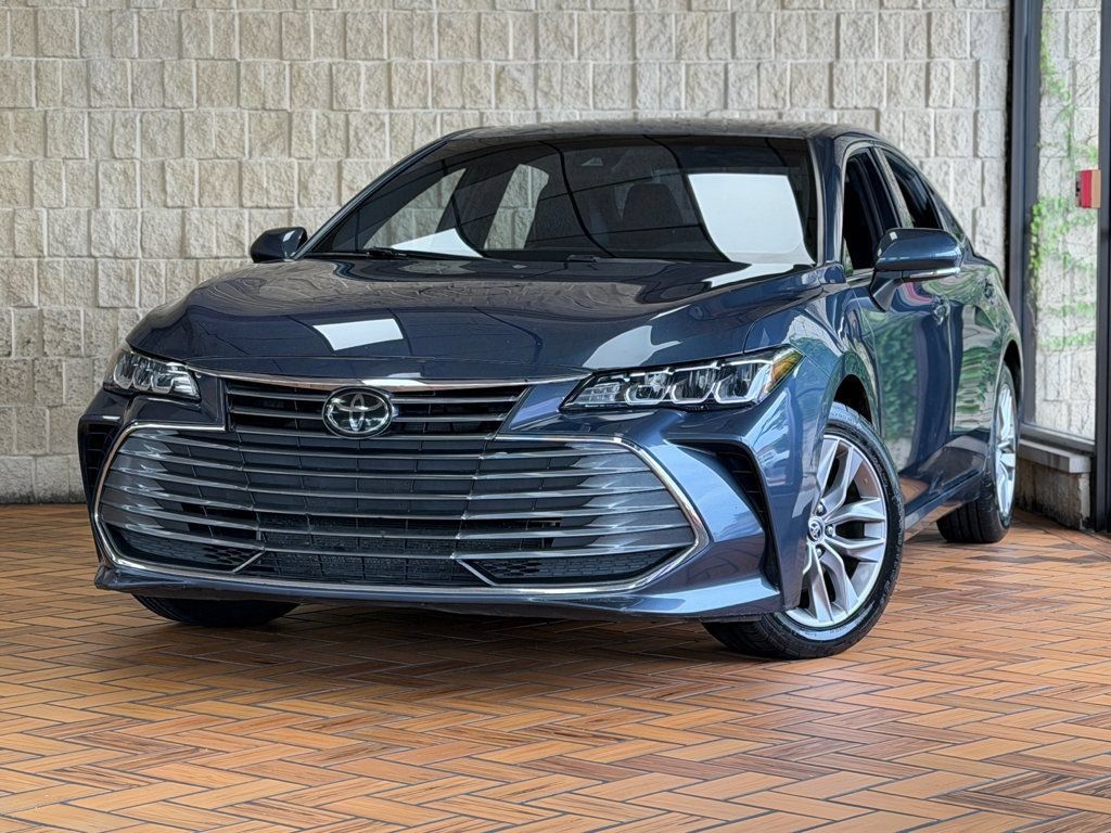 Used 2021 Toyota Avalon XLE FWD image 2