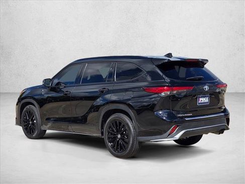 Used 2023 Toyota Highlander XSE FWD image 7