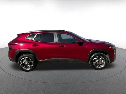 Used 2025 Chevrolet Trax LT FWD image 15