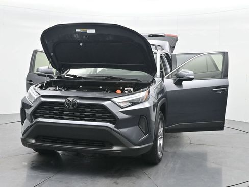 Used 2025 Toyota RAV4 XLE image 43