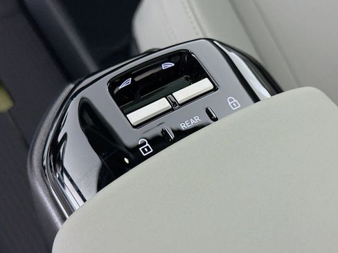 New 2026 Volvo EX30 Plus w/ Protection Package Premier image 17