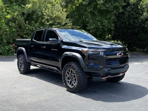 Used 2026 Chevrolet Colorado ZR2 w/ Technology Package AWD/4WD image 2