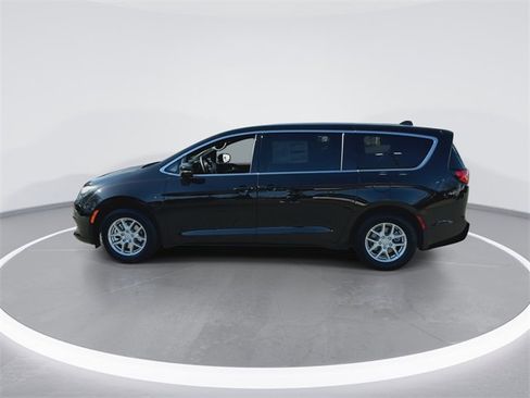 New 2026 Chrysler Voyager LX image 5