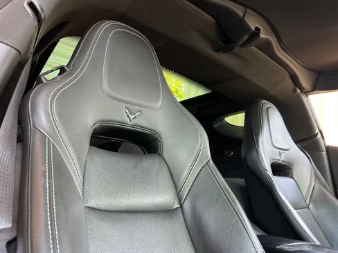 Used 2019 Chevrolet Corvette Stingray Coupe RWD image 14