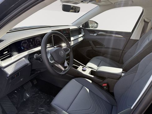 New 2026 Volkswagen Tiguan SE image 9