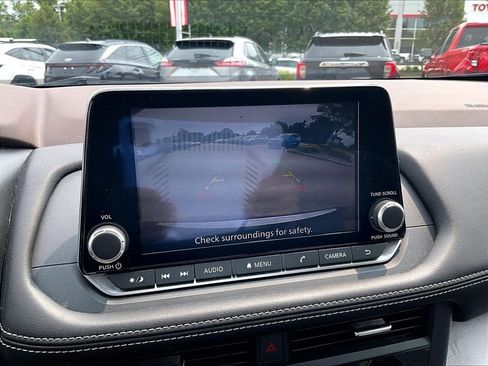 Used 2023 Nissan Rogue SV AWD/4WD image 19