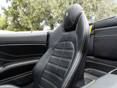 Used 2016 Ferrari California T RWD image 14