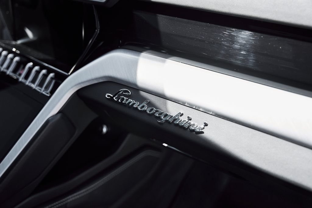 Used 2022 Lamborghini Urus AWD/4WD image 41
