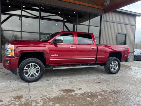 Used 2019 Chevrolet Silverado 2500 High Country w/ Duramax Plus Package image 2