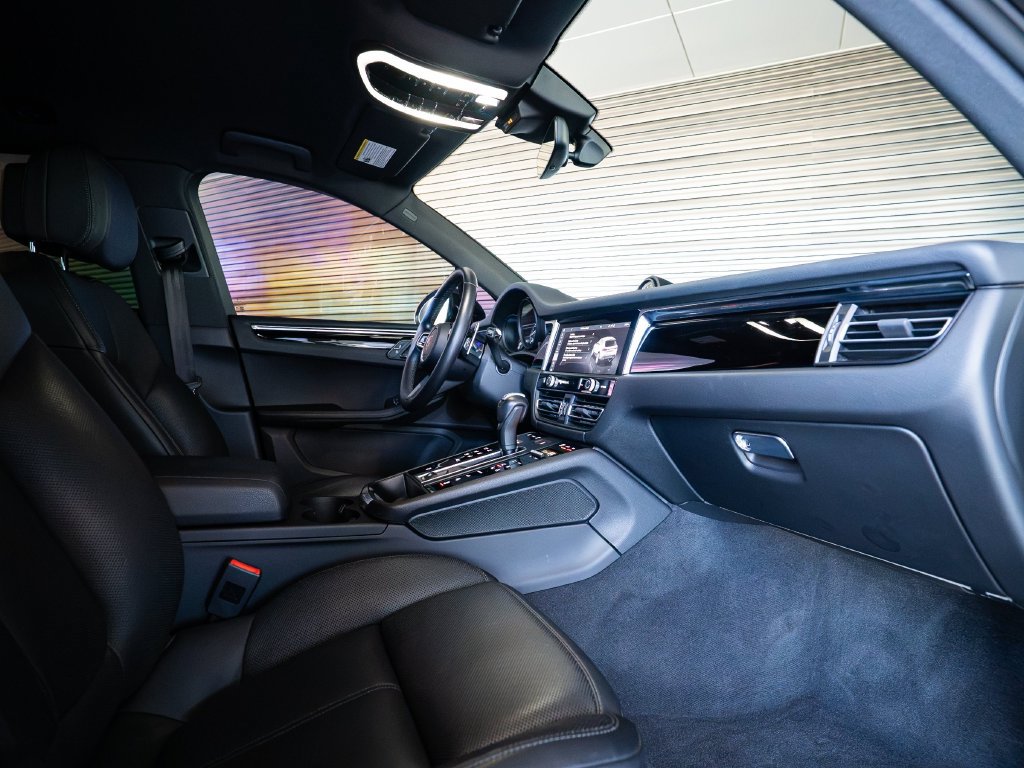 Certified 2024 Porsche Macan AWD/4WD image 27