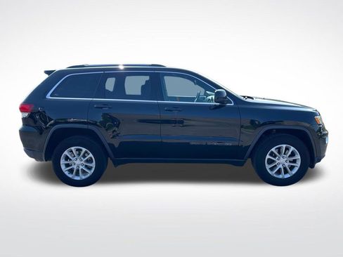 Used 2021 Jeep Grand Cherokee Laredo image 2
