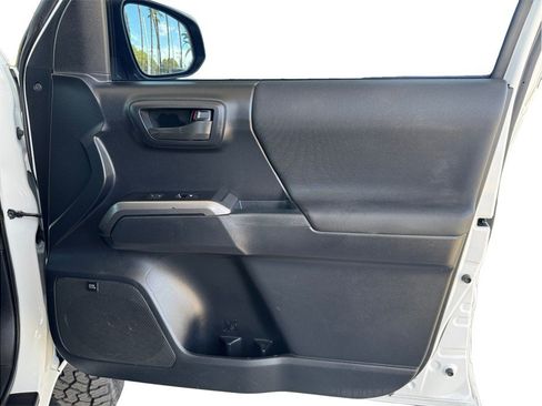 Used 2018 Toyota Tacoma TRD Off-Road AWD/4WD image 23