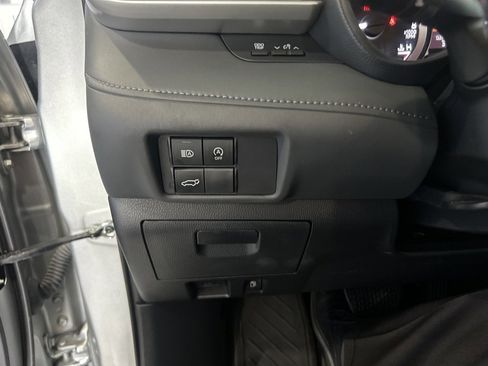 Used 2023 Toyota Highlander LE image 19