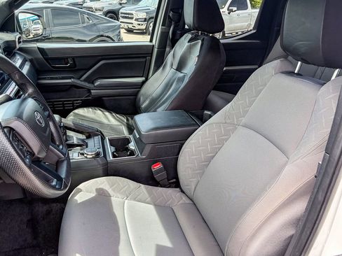 Used 2025 Toyota Tacoma SR5 AWD/4WD image 9