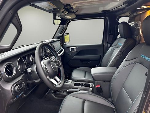 Used 2023 Jeep Wrangler Unlimited Rubicon 4xe image 11