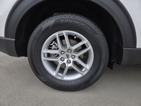 New 2025 Ford Explorer Active image 30