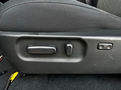 Used 2023 Toyota Tacoma TRD Off-Road image 11