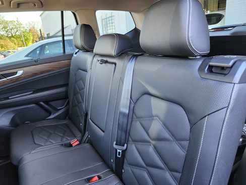 New 2026 Volkswagen Atlas SE image 11