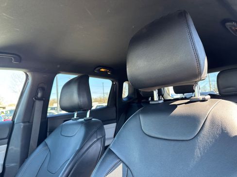 Used 2023 Jeep Compass Limited image 14