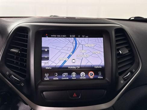 Used 2016 Jeep Cherokee Trailhawk w/ Cold Weather Group AWD/4WD image 27