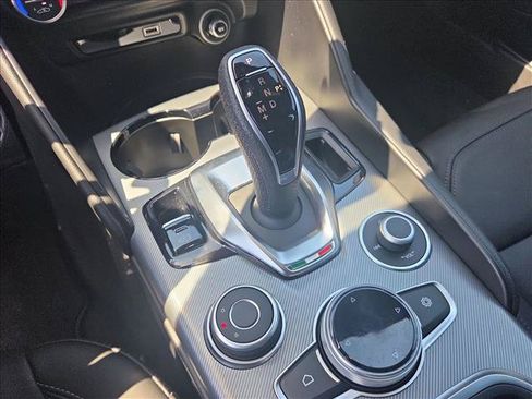 Used 2025 Alfa Romeo Giulia RWD image 12