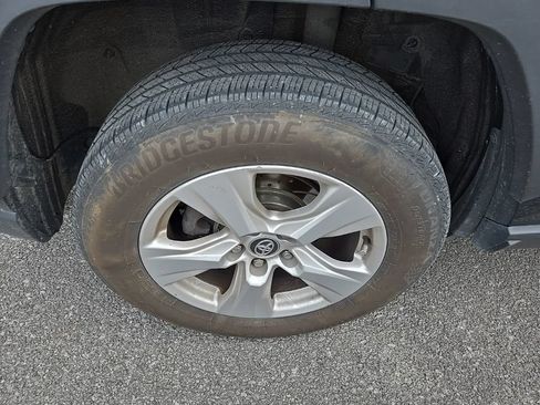 Used 2021 Toyota RAV4 XLE FWD image 10