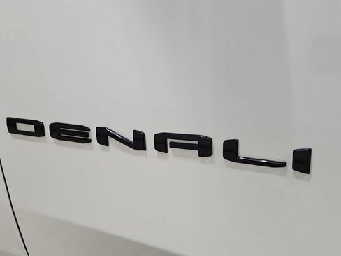 Used 2023 GMC Yukon XL Denali Ultimate w/ LPO, Floor Liner Package AWD/4WD image 28