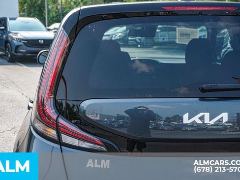 Used 2025 Kia Soul LX w/ LX Technology Package FWD image 12
