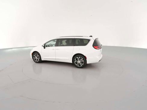 New 2026 Chrysler Pacifica Pinnacle image 7