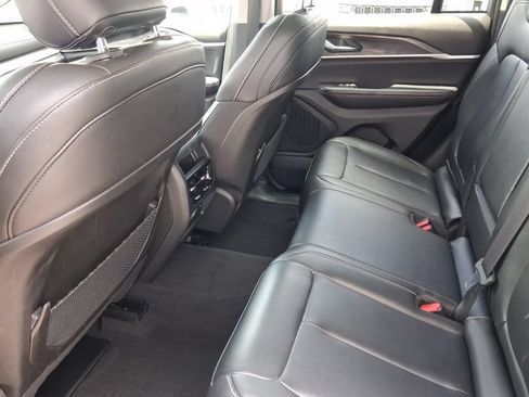 Used 2023 Jeep Grand Cherokee Limited AWD/4WD image 13