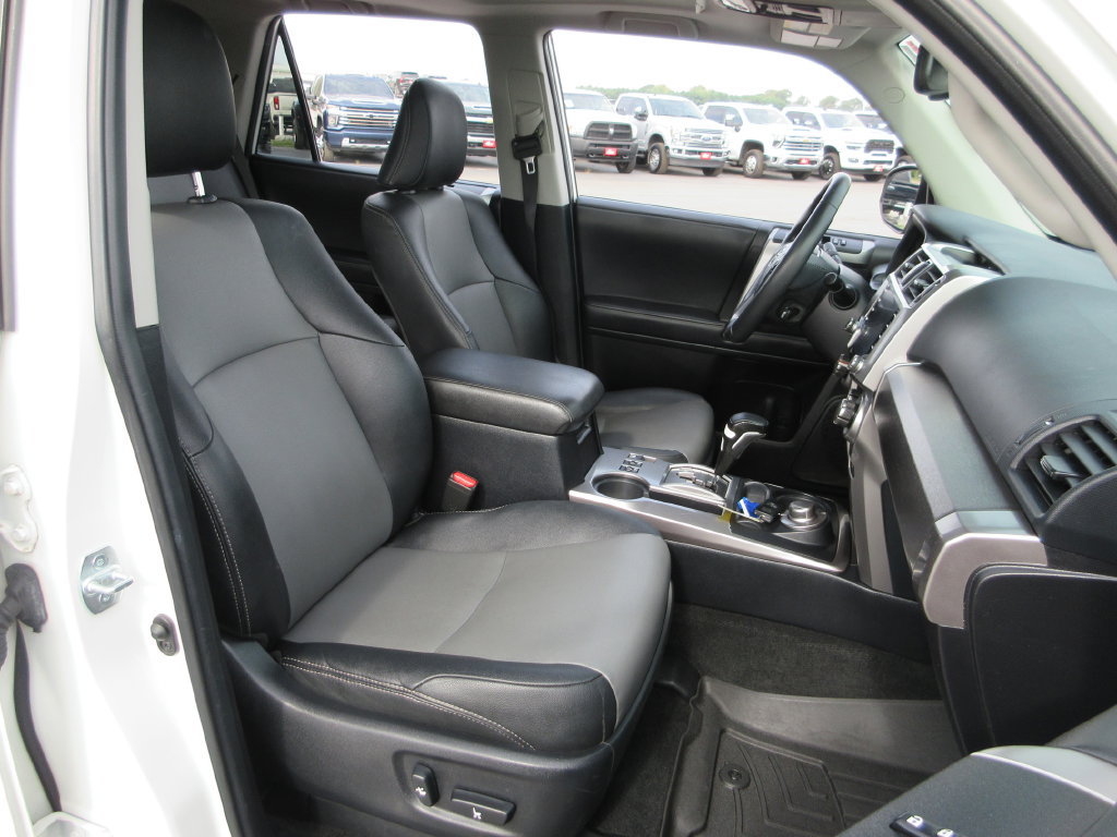 Used 2020 Toyota 4Runner SR5 Premium w/ Moonroof Package AWD/4WD image 21