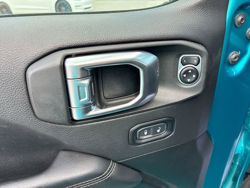 Used 2020 Jeep Wrangler Unlimited Sahara image 22