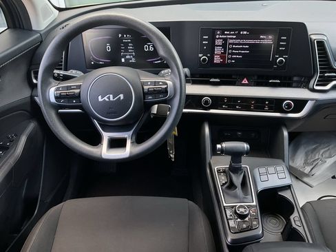 Used 2025 Kia Sportage LX FWD image 9