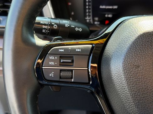 Used 2025 Honda Pilot Elite image 19