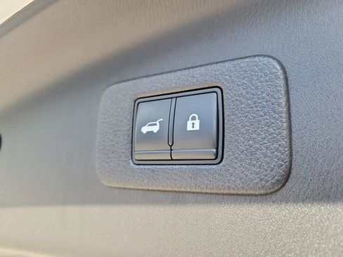 Used 2022 Nissan Armada SL image 9