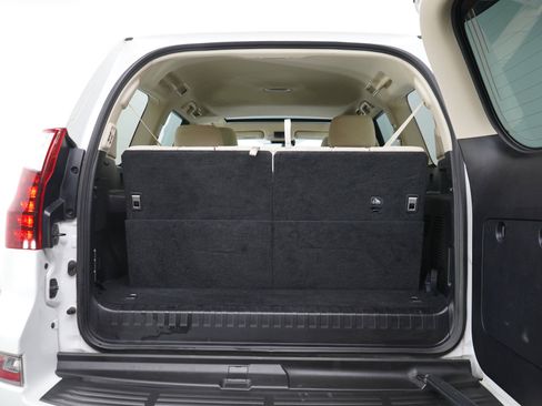 Used 2022 Lexus GX 460 Premium w/ Accessory Package AWD/4WD image 13