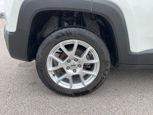 Used 2023 Jeep Renegade Latitude image 11