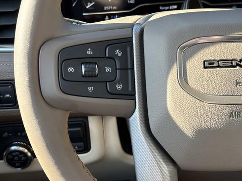 Used 2024 GMC Yukon XL Denali w/ Advanced Technology Package AWD/4WD image 9